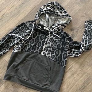Super cute white leopard print lining sleeve hoodie
